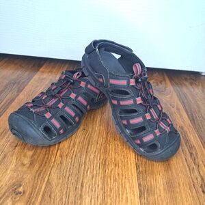 Khombu Black and Red Strappy Hiking Sandals Bump Toe Size 1